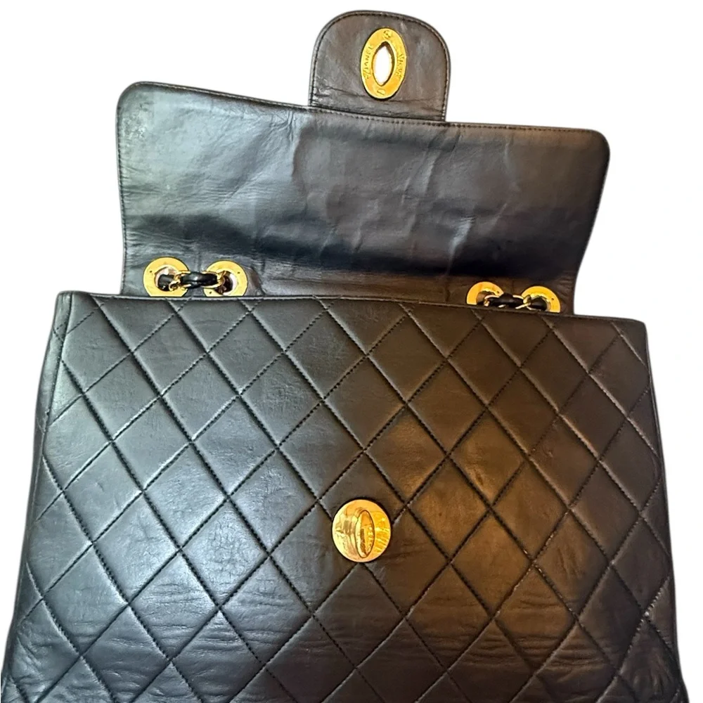 Classic Chanel vintage black quilted leather shoulder bag 24K gold CC turnlock - Picture 4 of 12